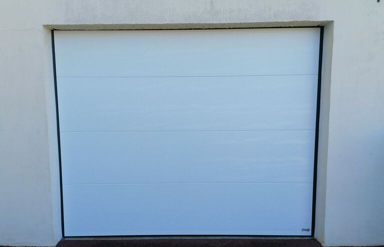 Porte de Garage Isoline motorisée à refoulement plafond, panneau monorainure